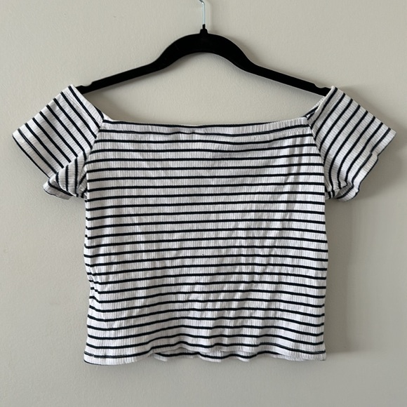 Divided Crop Top - Picture 3 of 5